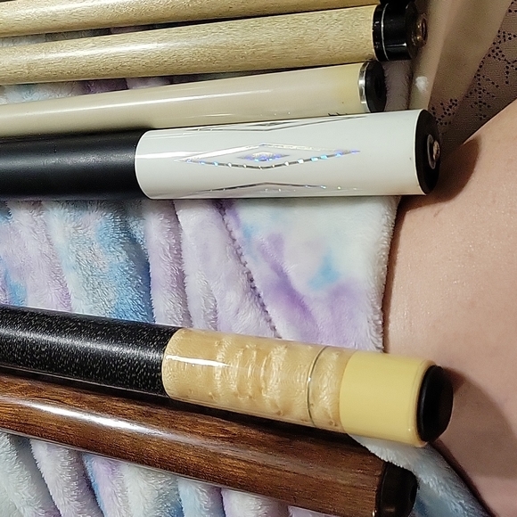 SOLD SOLD Mix high level cue stick of various brands including cuetec. - Picture 1 of 13
